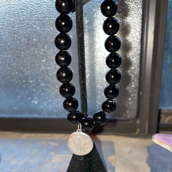 HIGH POINT JEWELRY BLACK ONYX BEADED
BRACELET STERLING SILVER SATIVA LEAF
CHARM - Picture 3 of 7